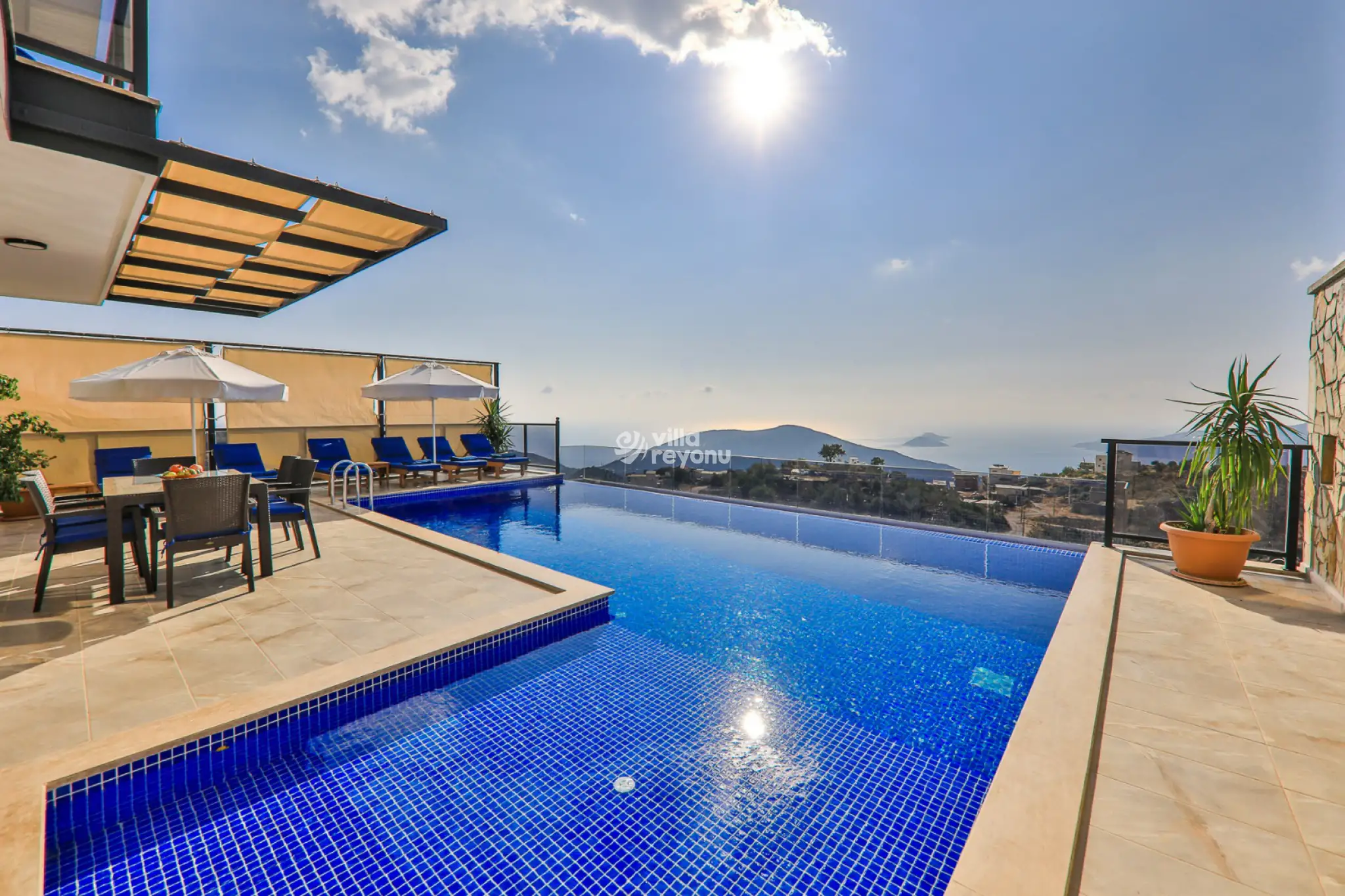villa-blue-star-2020-21_182.jpg