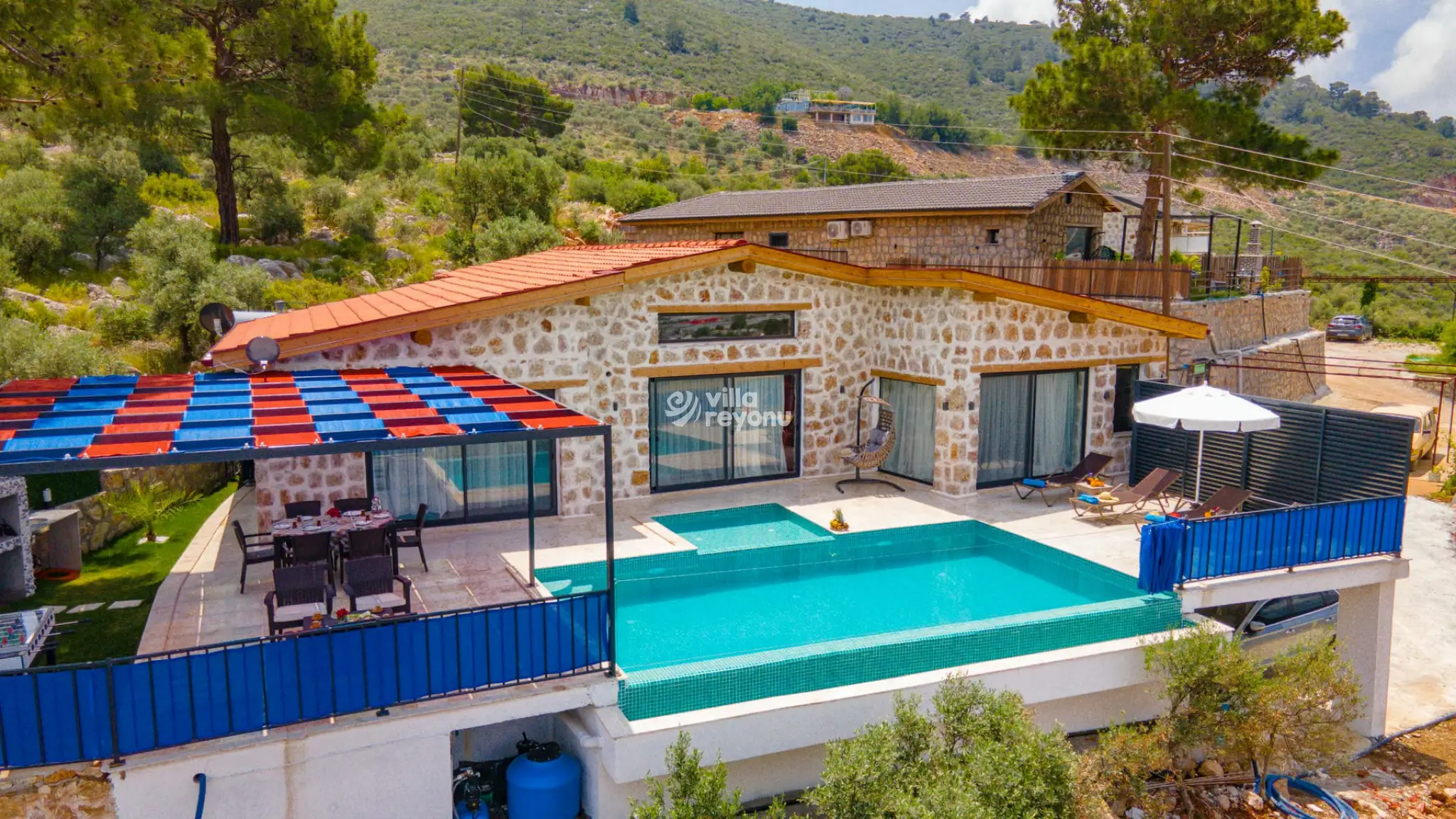villa-cliff-8_696.jpg