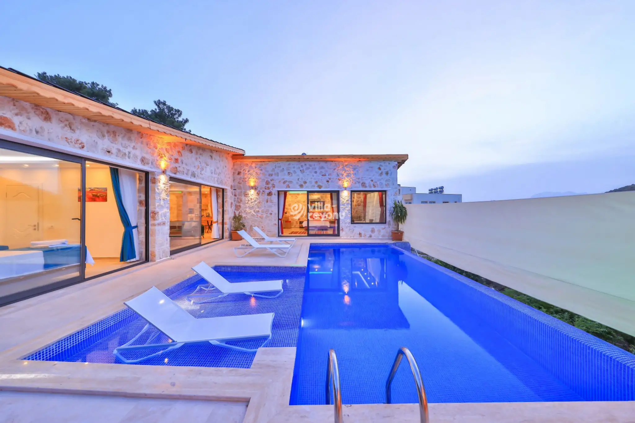 villa-galiptos-1_883_997.jpg