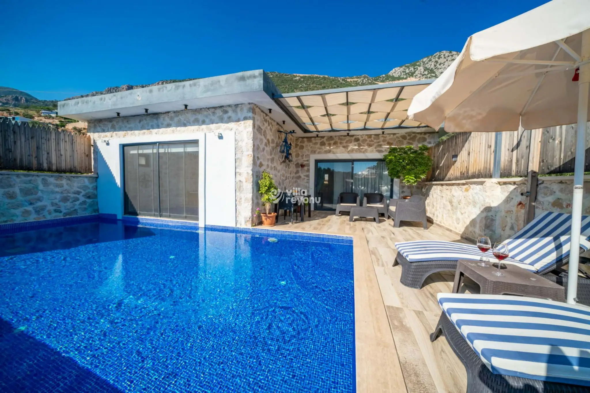 villa-helya-2_496.jpg