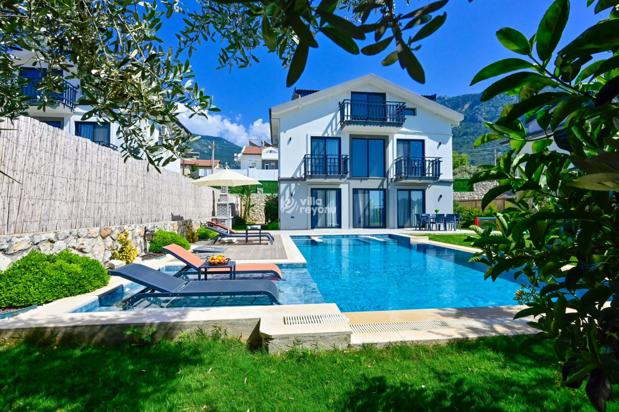 villa-karya-luxury-bahce-19_717.jpg