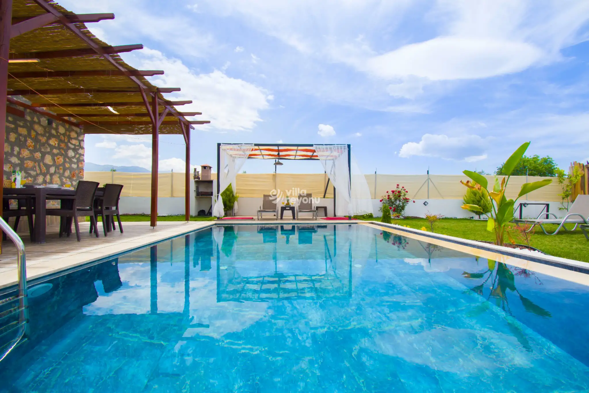 villa-lemonade-1-24_241.JPG