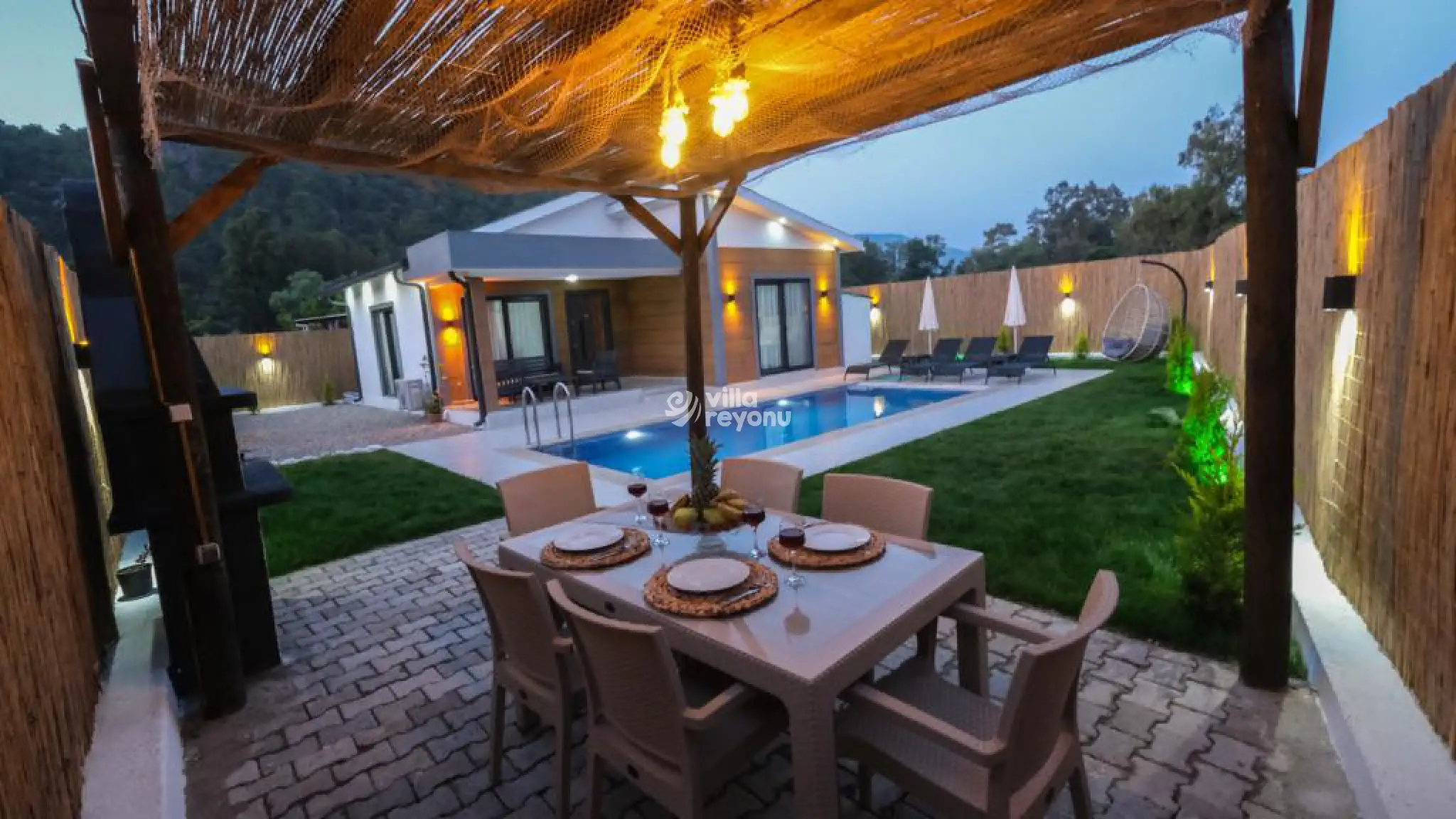 villa-lion-7_350.jpeg