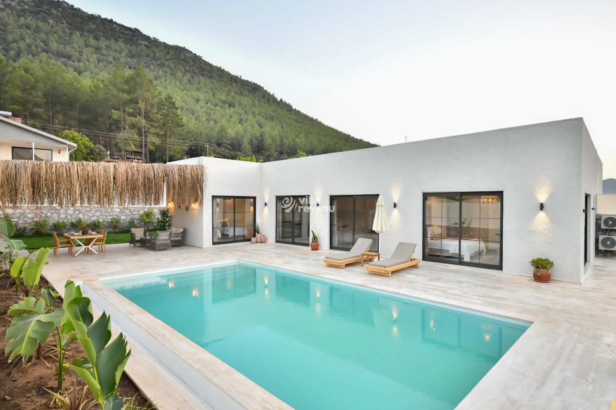 villa-moonrise-2-29_672.JPG