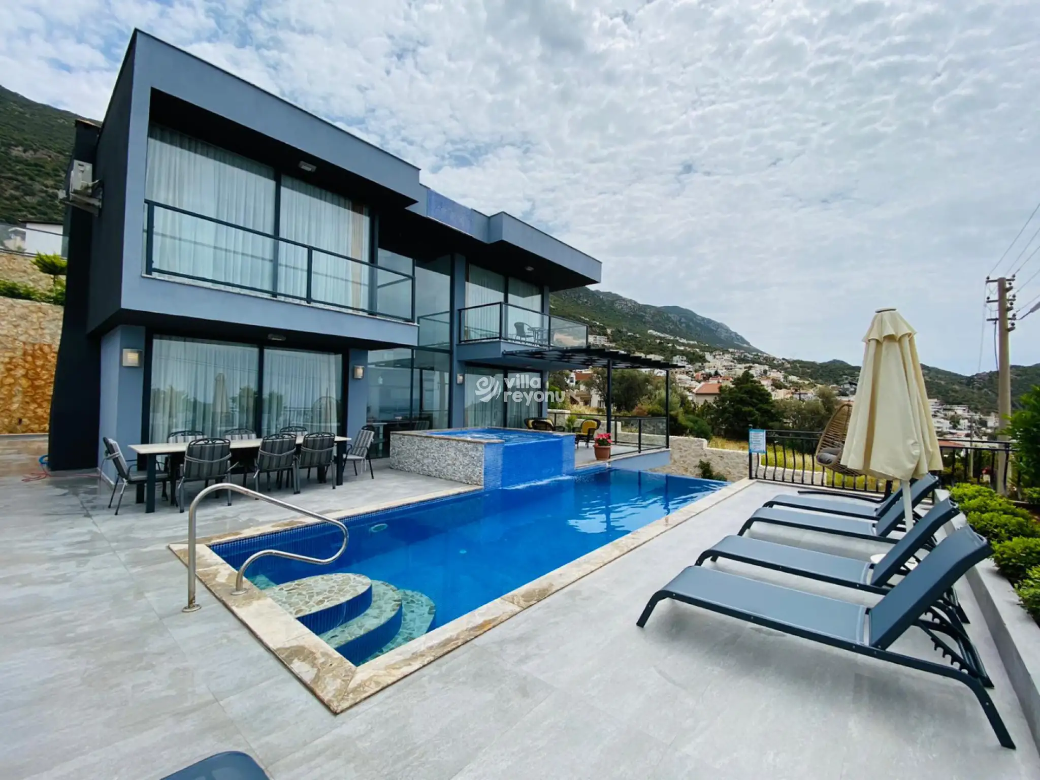 Villa Waterfall 2
