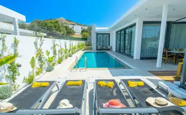 Villa Cyrstal