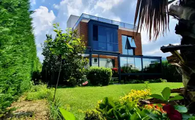 Villa Nazenin Garden 1