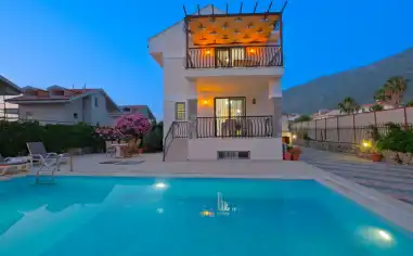 Villa Life Aura