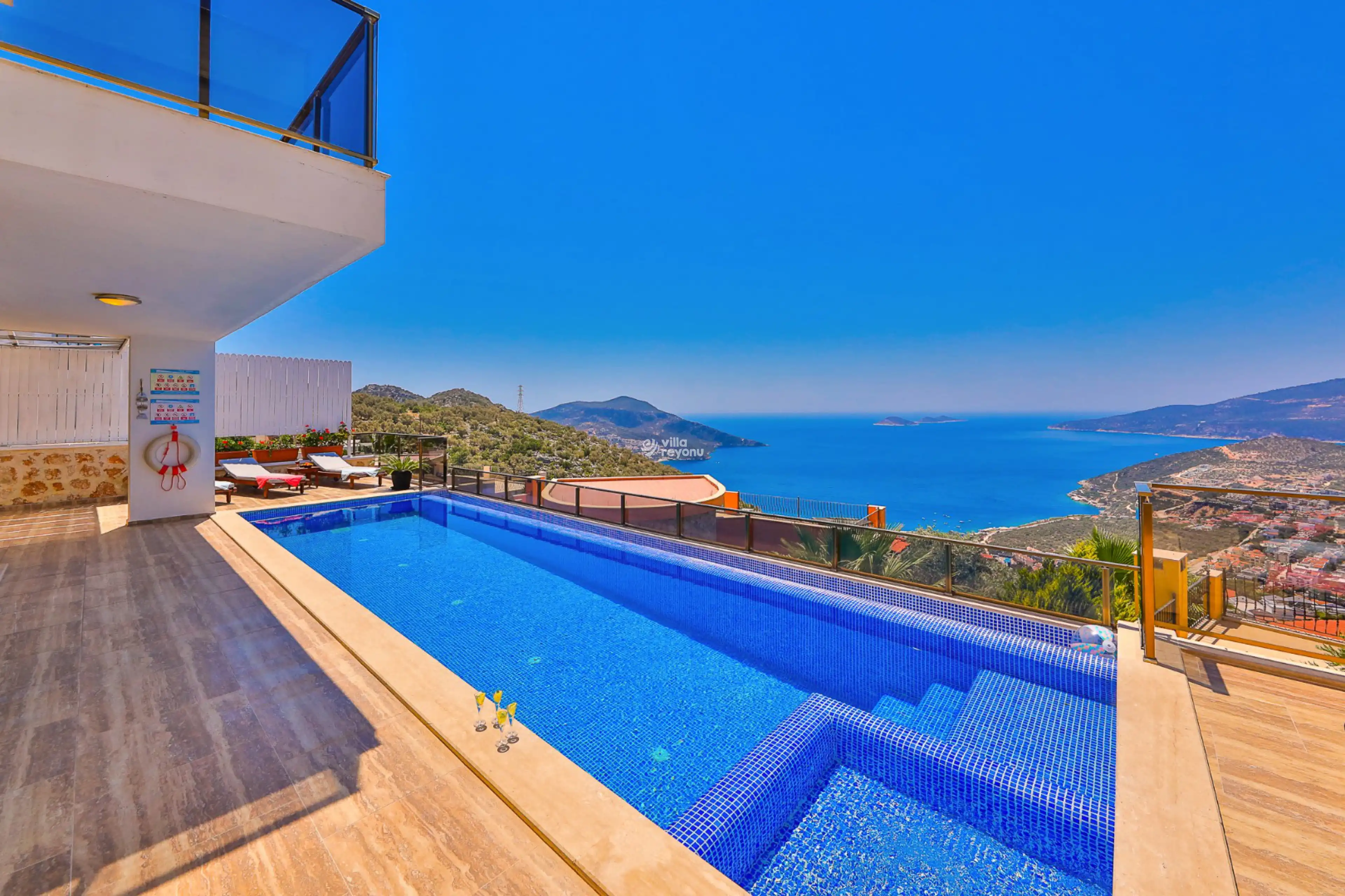 Villa Thalassa, Kalkan Kızıltaş bölgesinde 6 kişilik merkezi konumda kiralık villa