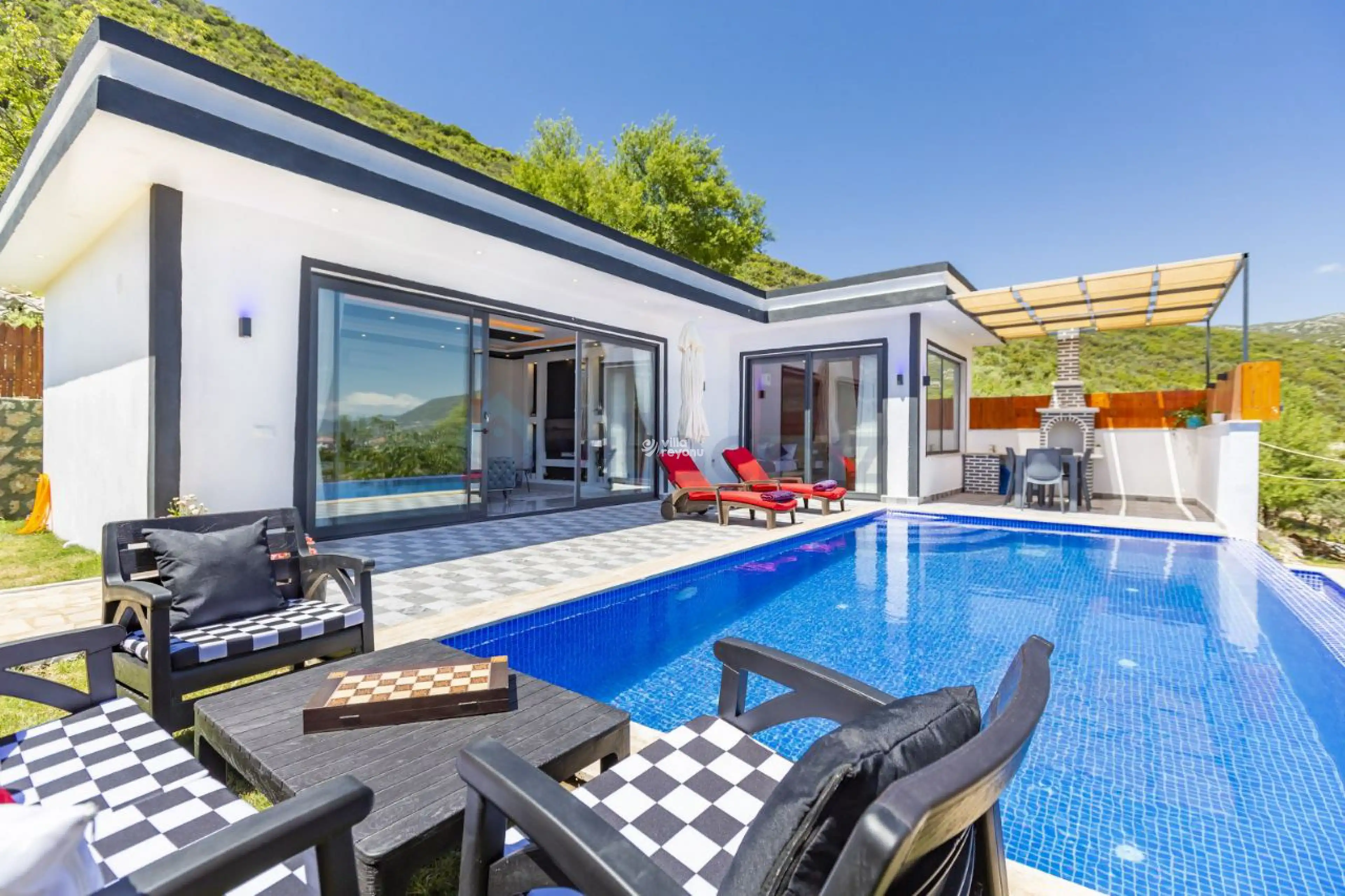 Villa Elera, Kalkan Sarıbelen bölgesinde Jakuzili Balayı Villası