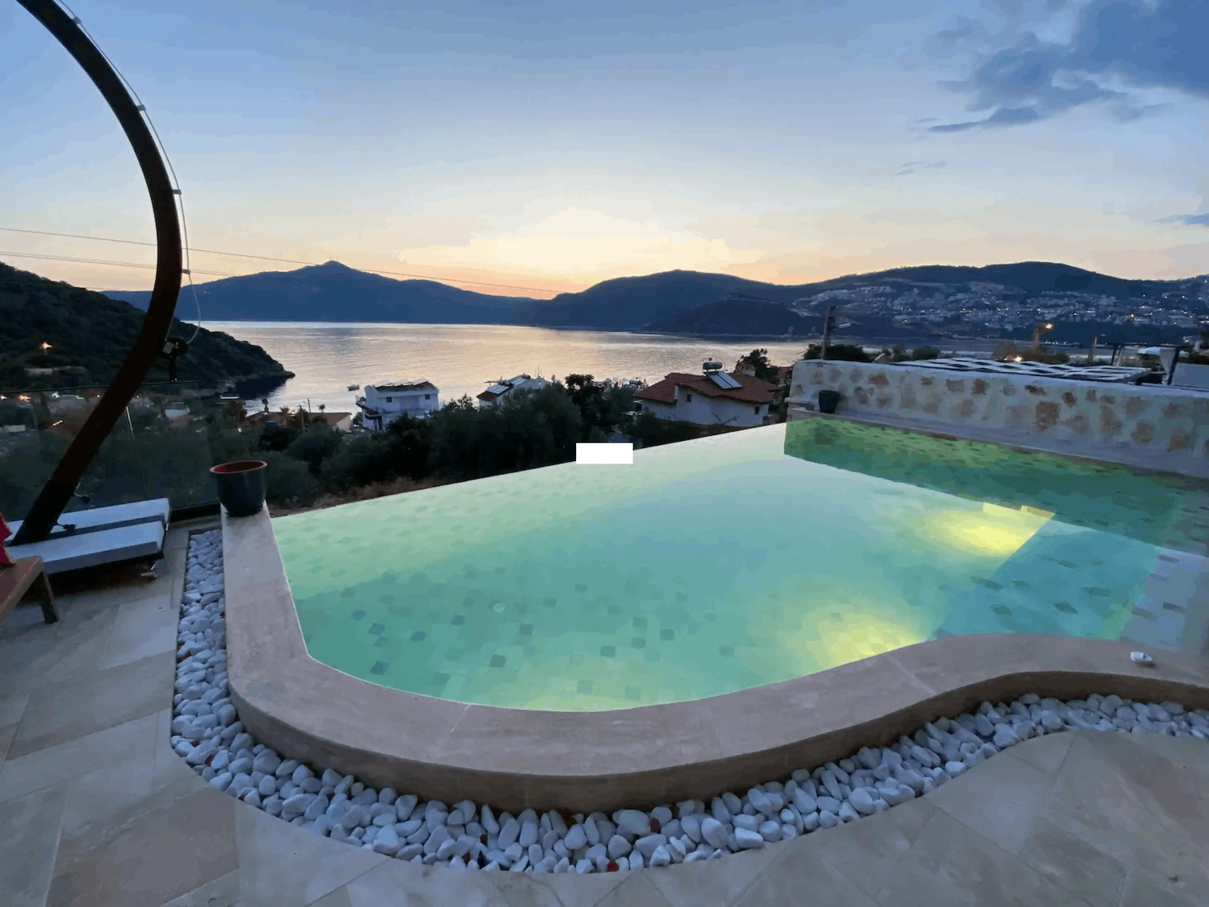 VİLLA LUXERA 4, Kalkan Kızıltaş bölgesinde merkezi konumda deniz manzaralı 6 kişilik kiralık villa 