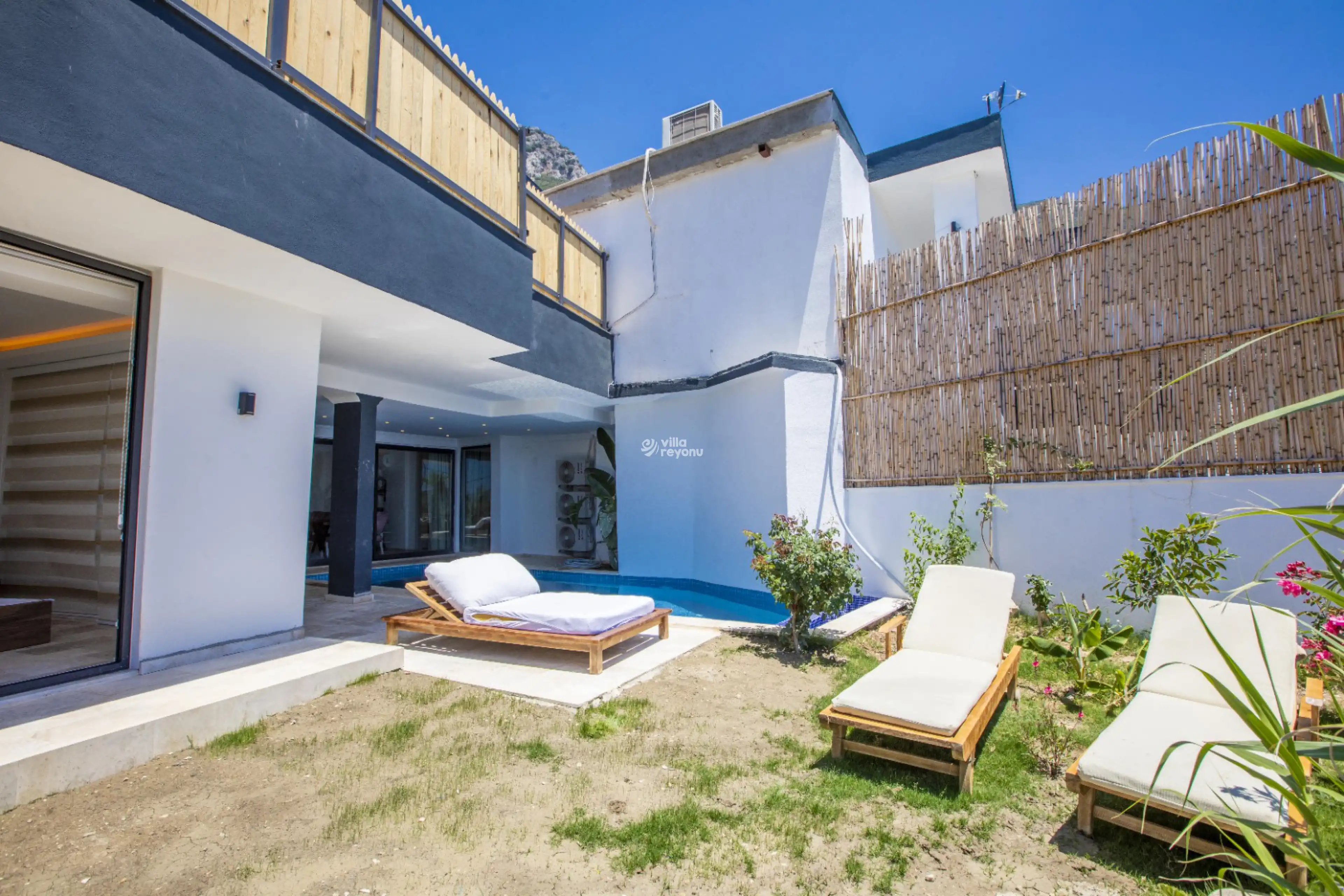 Villa Lysandra 3, Kalkan Akbel bölgesinde 4 kişilik deniz manzaralı villa