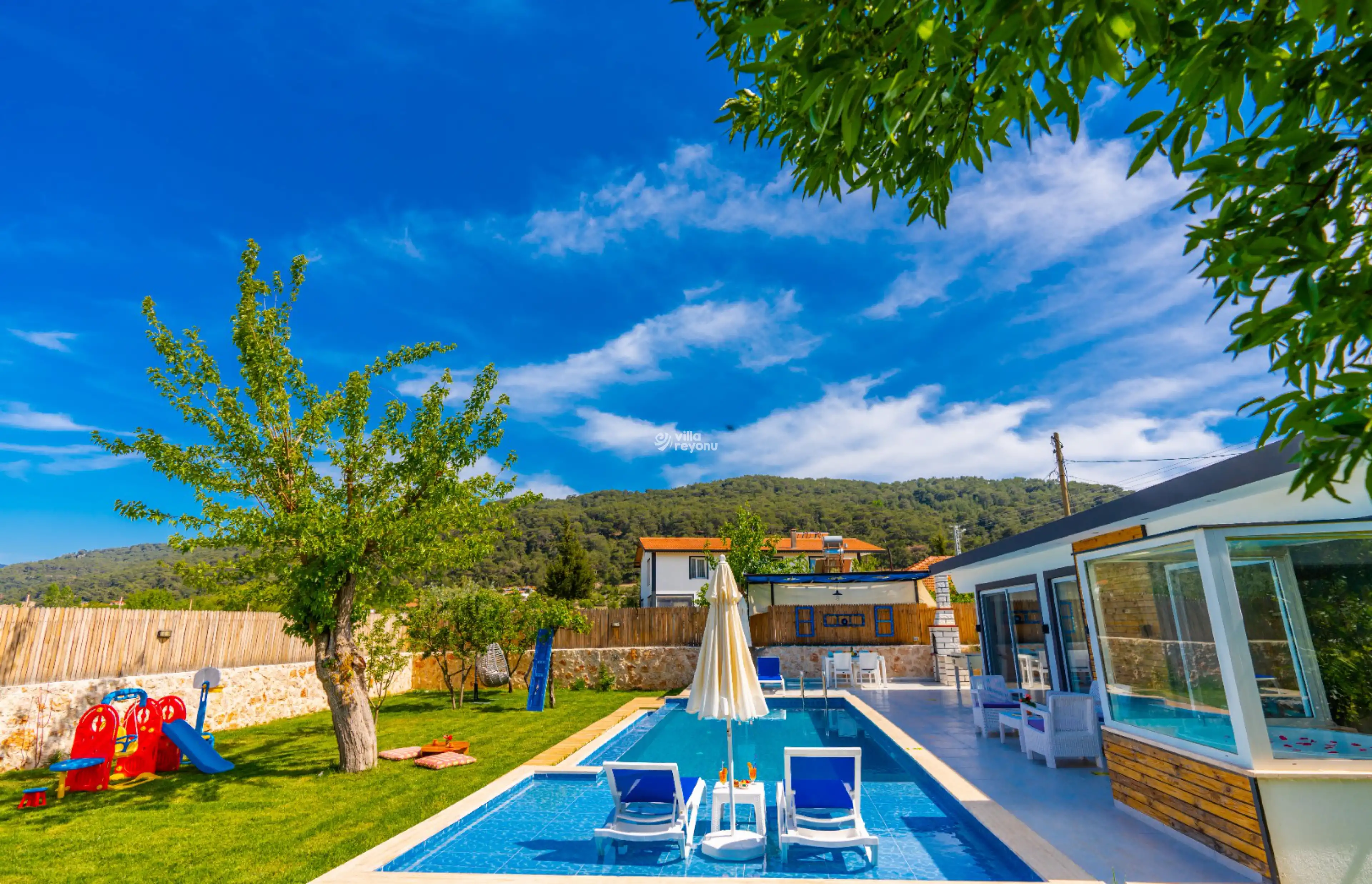 Villa Holi, Kalkan Sarıbelen Bölgesinde Bahçeli Jakuzili 4 Kişilik Villa