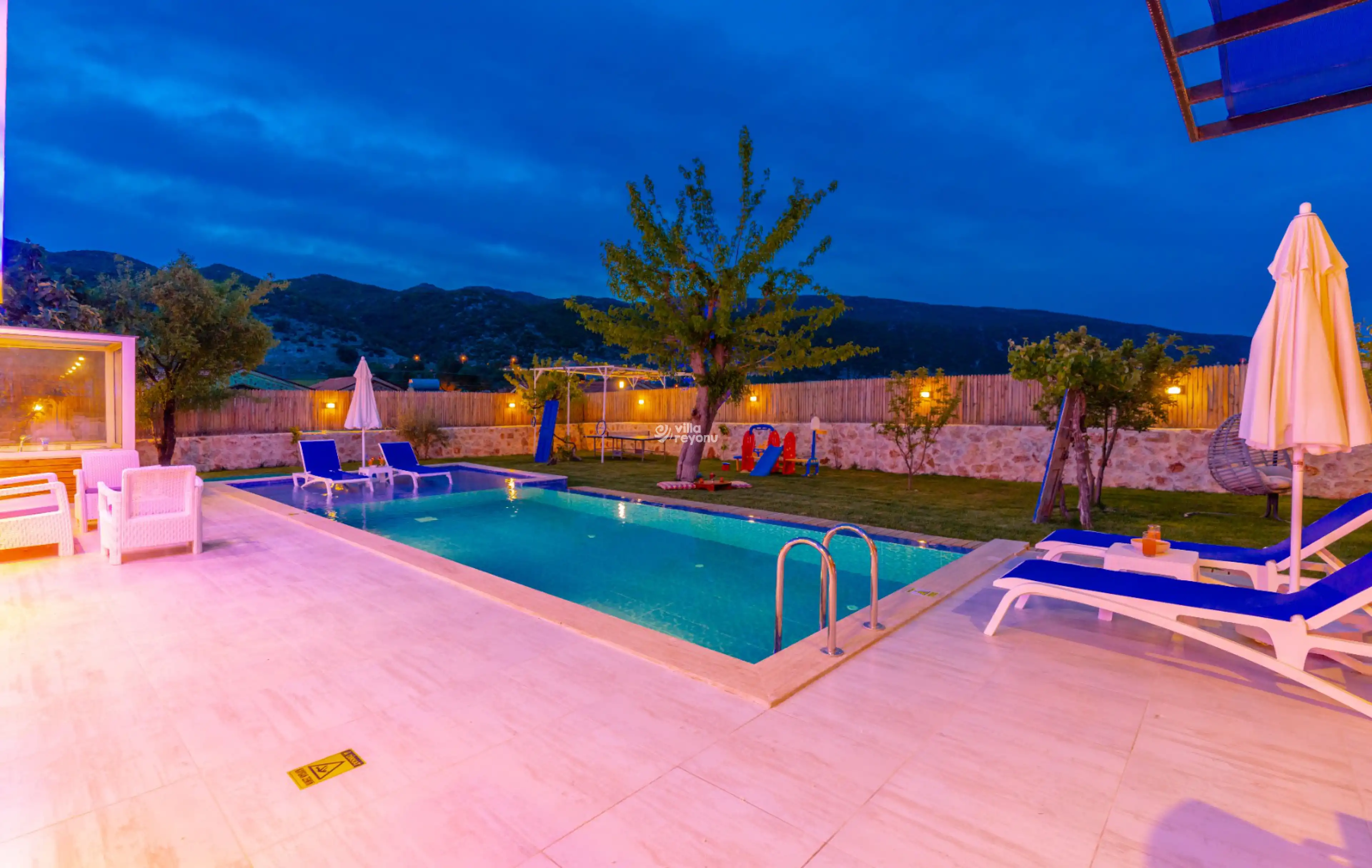 Villa Holi, Kalkan Sarıbelen Bölgesinde Bahçeli Jakuzili 4 Kişilik Villa