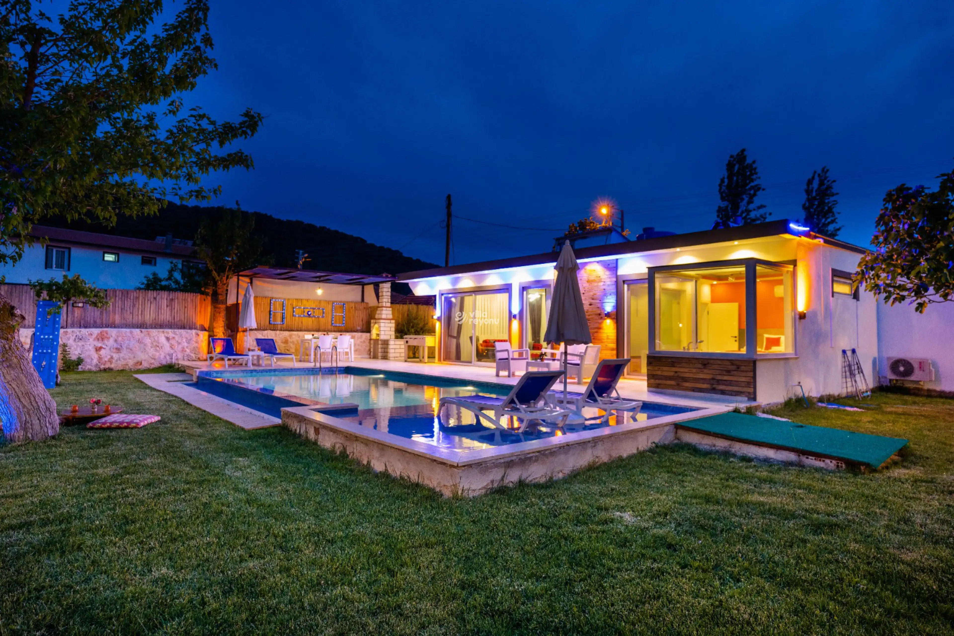 Villa Holi, Kalkan Sarıbelen Bölgesinde Bahçeli Jakuzili 4 Kişilik Villa