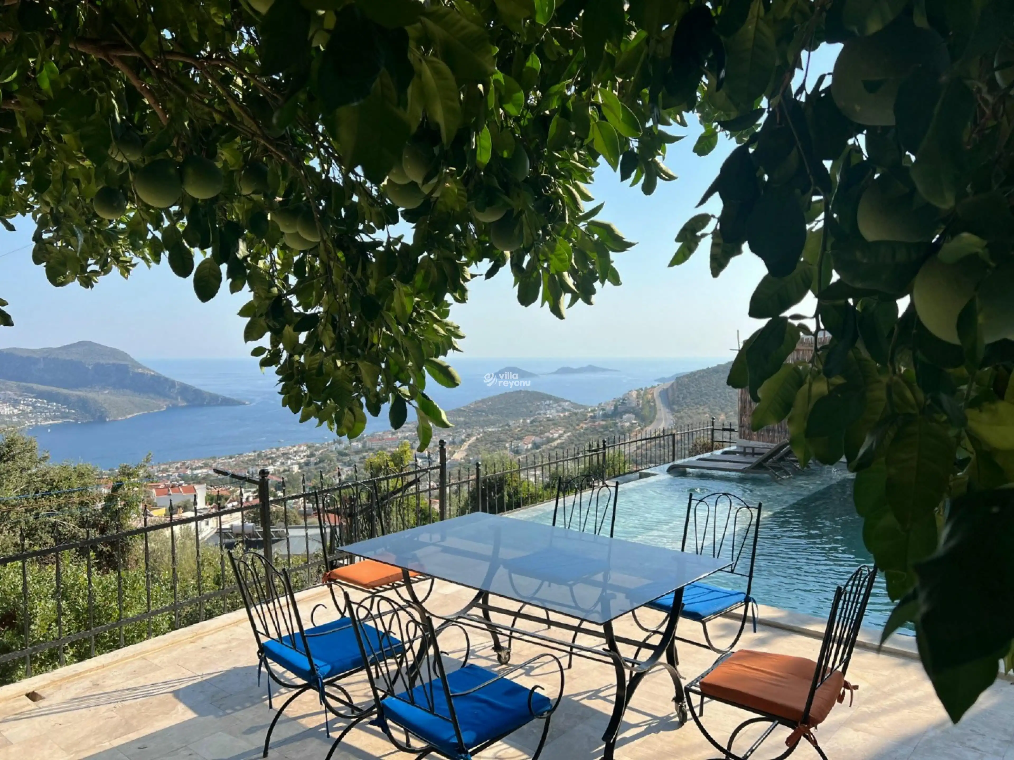 Villa Lysandra 9, Kalkan Akbel bölgesinde 8 kişilik deniz manzaralı villa