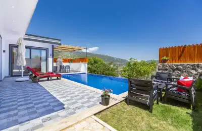 Villa Elera, Kalkan Sarıbelen bölgesinde Jakuzili Balayı Villası