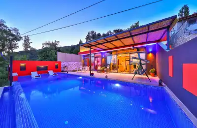 Kalkan'da Haftalık Kiralık Muhafazakar Balayı Villası