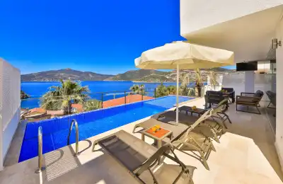 Villa Zenera, Kalkan Kışla bölgesinde deniz manzaralı denize ve merkeze yakın 8 kişilik kiralık villa