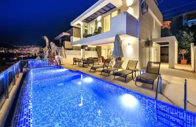 Villa Zenera, Kalkan Kışla bölgesinde deniz manzaralı denize ve merkeze yakın 8 kişilik kiralık villa