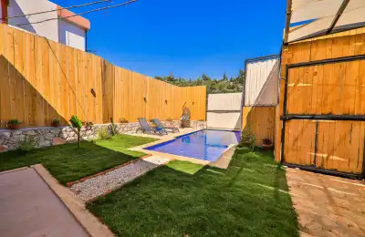 Villa Alsar, haftalık kiralık ve özel havuzlu balayı villası