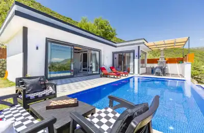 Villa Elera, Kalkan Sarıbelen bölgesinde Jakuzili Balayı Villası