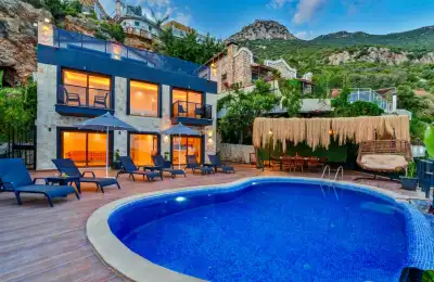 Villa Emperia, Kalkan Akbel bölgesinde 8 kişilik deniz manzaralı kiralık villa