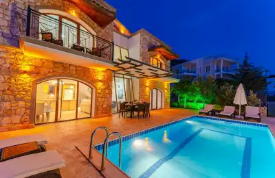 Villa Aldora 2, Kalkan Kızıltaş mevkiinde merkeze ve plaja yakın 8 kişilik kiralık villa