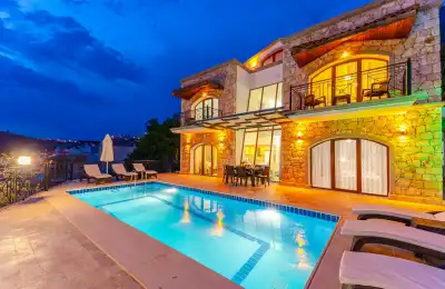 Villa Aldora 2, Kalkan Kızıltaş mevkiinde merkeze ve plaja yakın 8 kişilik kiralık villa