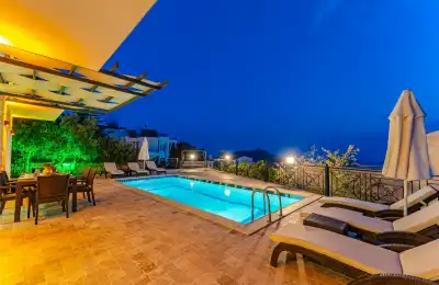 Villa Aldora 2, Kalkan Kızıltaş mevkiinde merkeze ve plaja yakın 8 kişilik kiralık villa