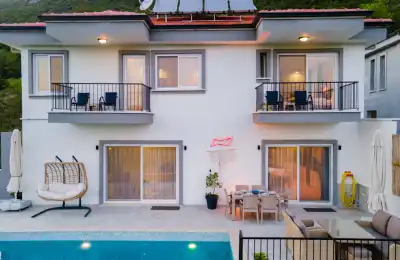Villa Valor, Kaş Çukurbağ bölgesinde geniş ailelelere uygun 10 kişilik doğa içinde kiralık villa