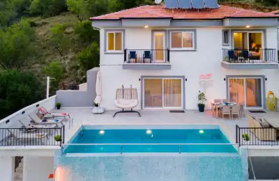 Villa Valor, Kaş Çukurbağ bölgesinde geniş ailelelere uygun 10 kişilik doğa içinde kiralık villa