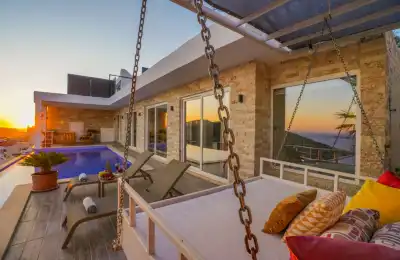 Villa Edenza, Kalkan Akbel bölgesinde merkezi konumda 4 kişilik deniz manzaralı villa