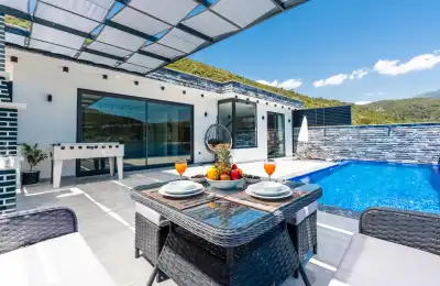 Villa Reya, Kalkan Yeşilköy mevkiinde 2 kişilik kiralık jakuzili saunalı balayı villası