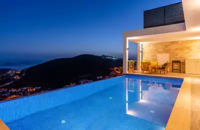 Villa Edenza, Kalkan Akbel bölgesinde merkezi konumda 4 kişilik deniz manzaralı villa