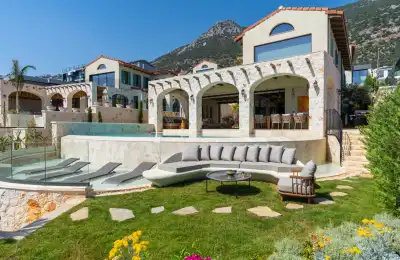 VİLLA LUXERA, Kalkan Kızıltaş bölgesinde merkezi konumda deniz manzaralı 10 kişilik kiralık villa 