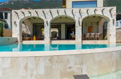 VİLLA LUXERA, Kalkan Kızıltaş bölgesinde merkezi konumda deniz manzaralı 10 kişilik kiralık villa 