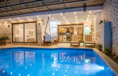 Villa Lysandra 10, Kalkan Akbel bölgesinde 2 kişilik deniz manzaralı villa