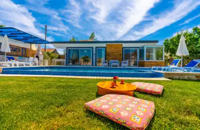 Villa Holi, Kalkan Sarıbelen Bölgesinde Bahçeli Jakuzili 4 Kişilik Villa