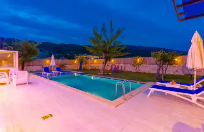 Villa Holi, Kalkan Sarıbelen Bölgesinde Bahçeli Jakuzili 4 Kişilik Villa