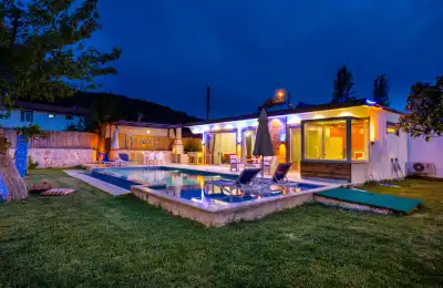 Villa Holi, Kalkan Sarıbelen Bölgesinde Bahçeli Jakuzili 4 Kişilik Villa