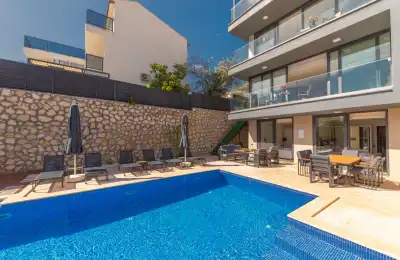 Villa Riviera 2