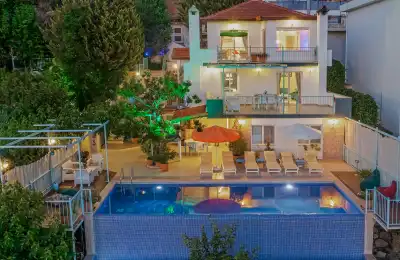 Villa Nuvia, Kalkan Üzümlü bölgesinde 6 kişilik jakuzili villa 