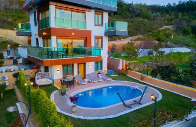 VİLLA LUNARİS 5, Alanya bölgesinde 10 kişilik merkeze yakın kiralık villa 