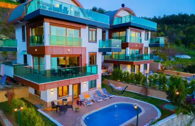 VİLLA LUNARİS 5, Alanya bölgesinde 10 kişilik merkeze yakın kiralık villa 