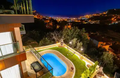 VİLLA LUNARİS 4, Alanya bölgesinde 10 kişilik merkeze yakın kiralık villa 