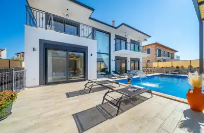 Villa Asris, Çukurbağ bölgesinde doğa içerisinde 8 kişilik kiralık villa 