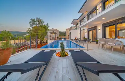 Villa Asris, Çukurbağ bölgesinde doğa içerisinde 8 kişilik kiralık villa 