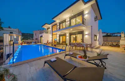 Villa Asris, Çukurbağ bölgesinde doğa içerisinde 8 kişilik kiralık villa 