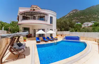 Villa Fiorenza, Kalkan Akbel mevkiinde 6 kişilik merkezi konumda kiralık villa 
